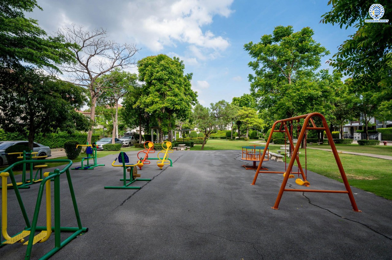 บ้านมือสองตกแต่งใหม่  โครงการ ธารา ราชพฤกษ์-ปิ่นเกล้า บ้านสวย พร้อมอยู่ เนื้อที่ 88.2 ตร.ว. ฟังก์ชัน 3 ห้องนอน 4 ห้องน้ำ 1 ห้องแม่บ้าน จอดรถได้ 2 คัน บนทำเลเชื่อมต่อถนนกาญจนาภิเษก ใกล้รถไฟฟ้าสายสีแดง "สถานีตลิ่งชัน" และจุดขึ้นทางด่วน "ศรีรัช" รายล้อมด้วยสิ่งอำนวยความสะดวกครบครัน